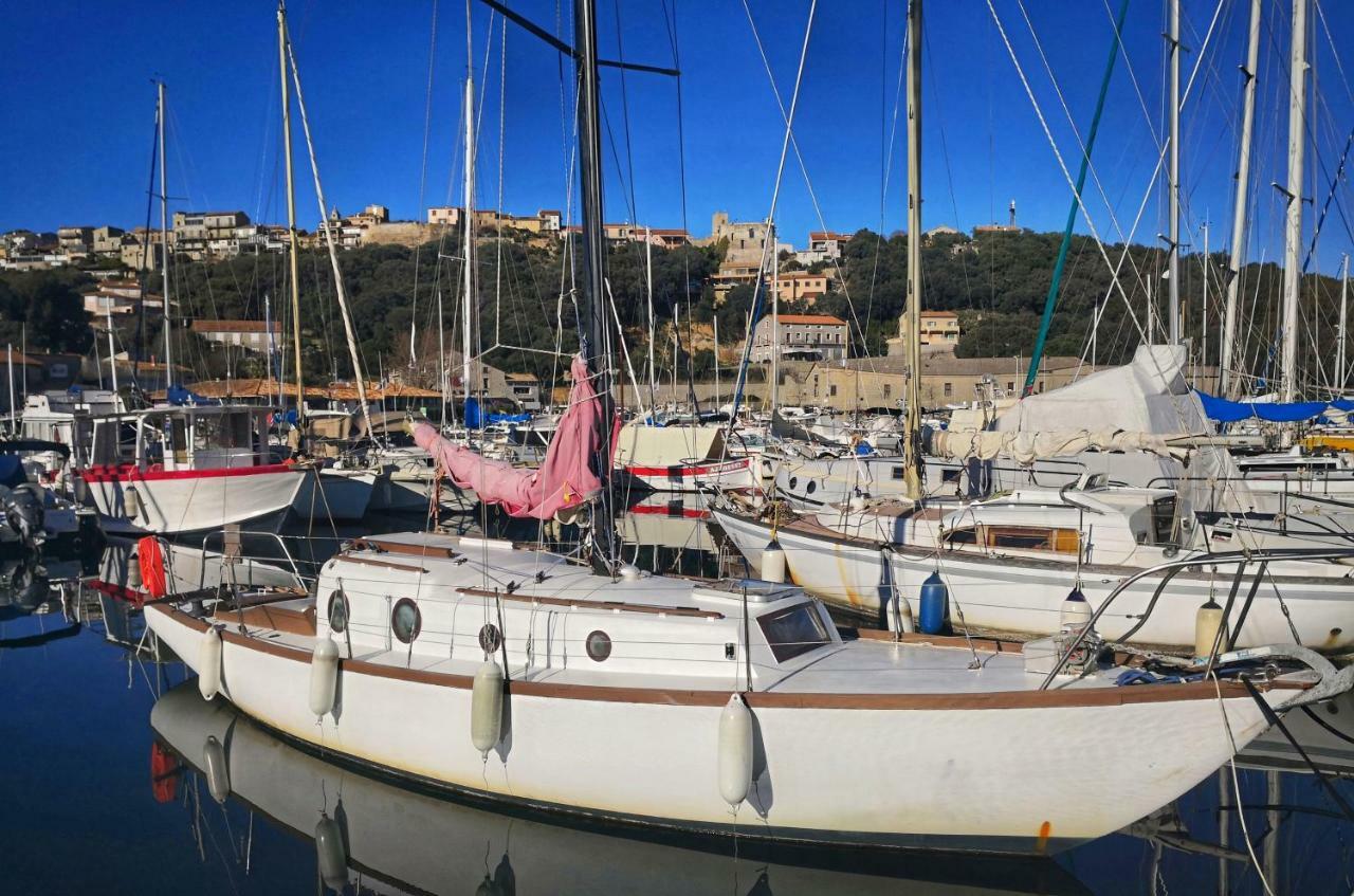 Hôtel stlocavoile A bord d' 1 voilier au port à Porto-Vecchio  Extérieur photo